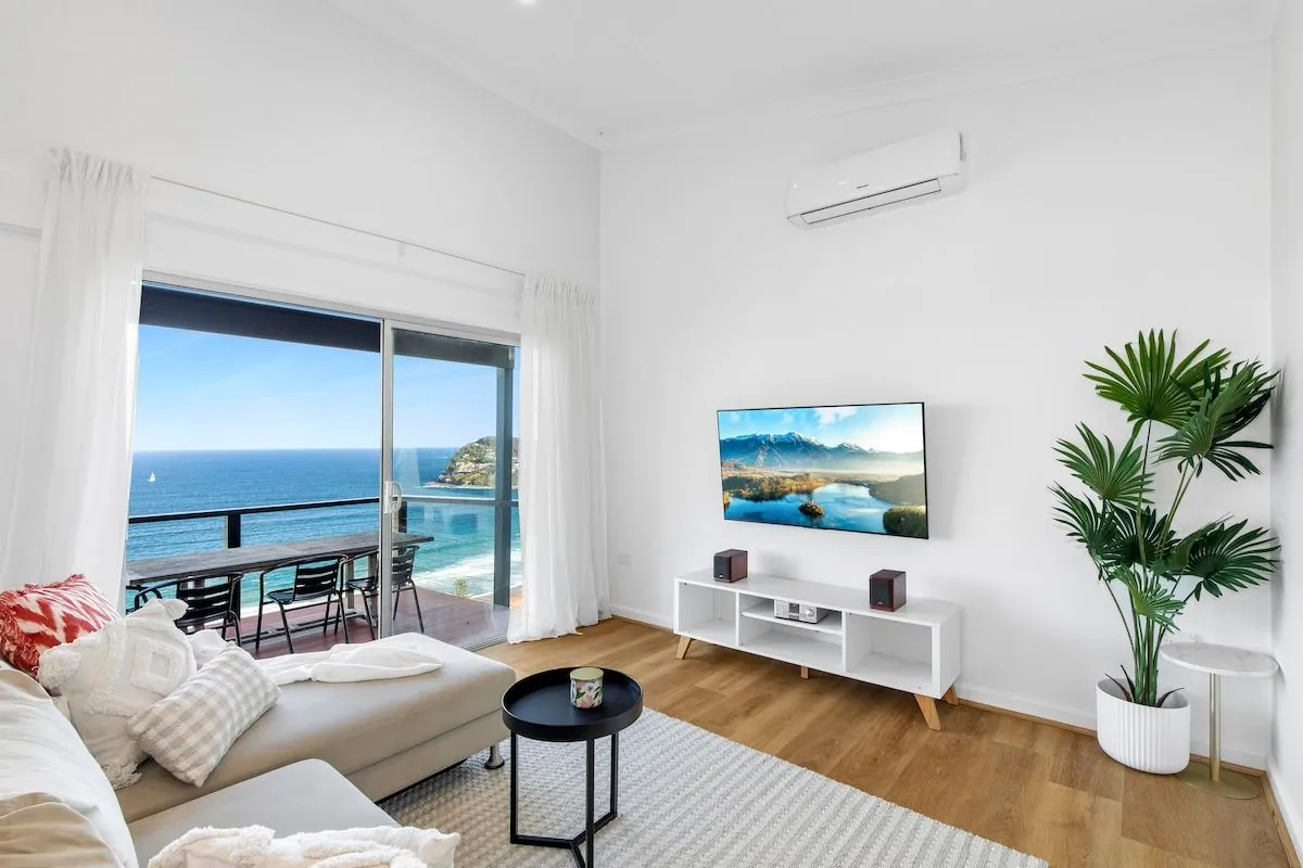 Whale Beach Ocean Views — photo 3 of 5
