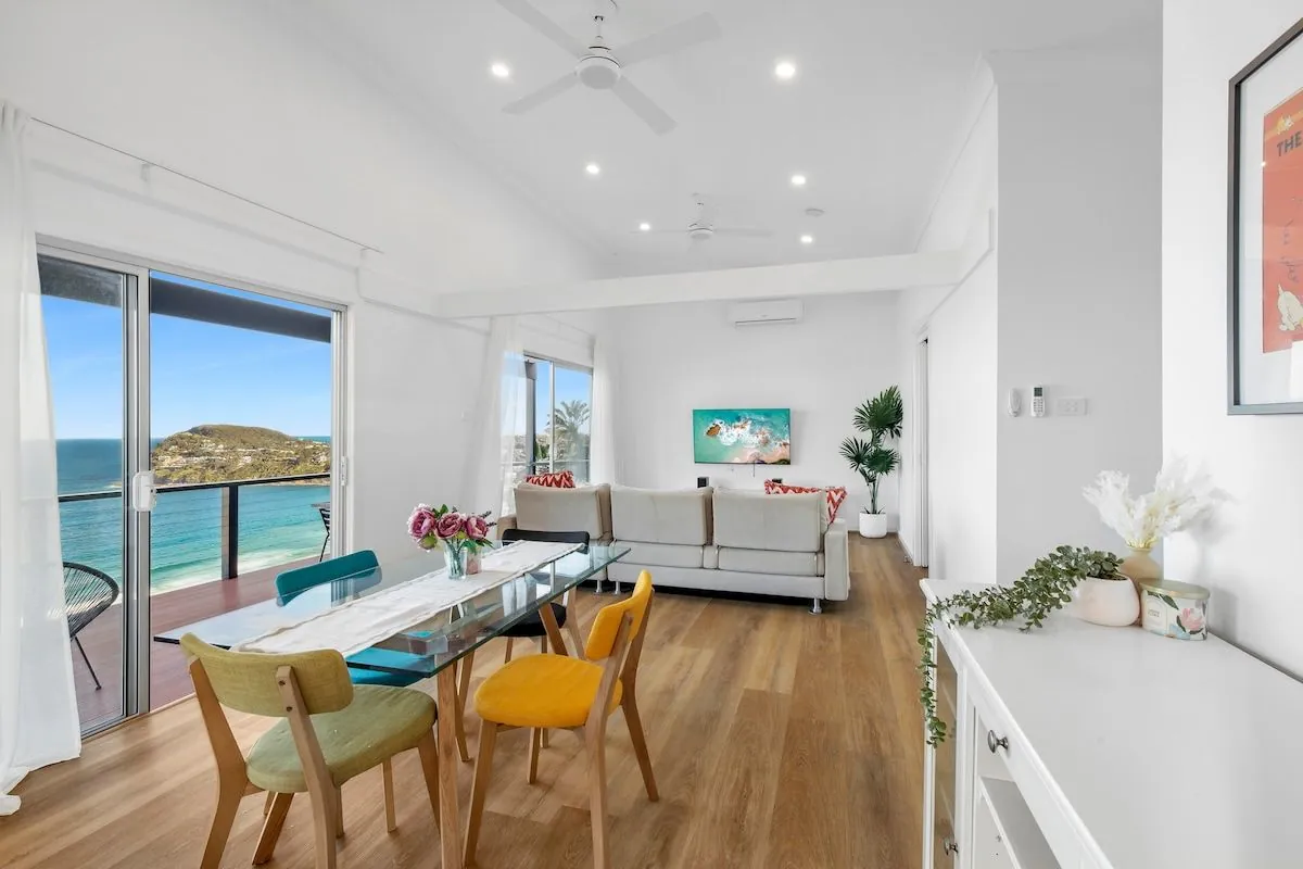 Whale Beach Ocean Views — photo 4 of 5